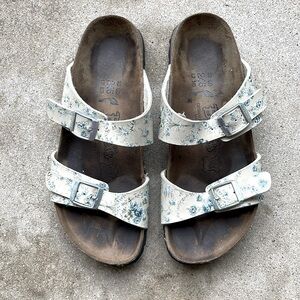 Birki’s Floral Print